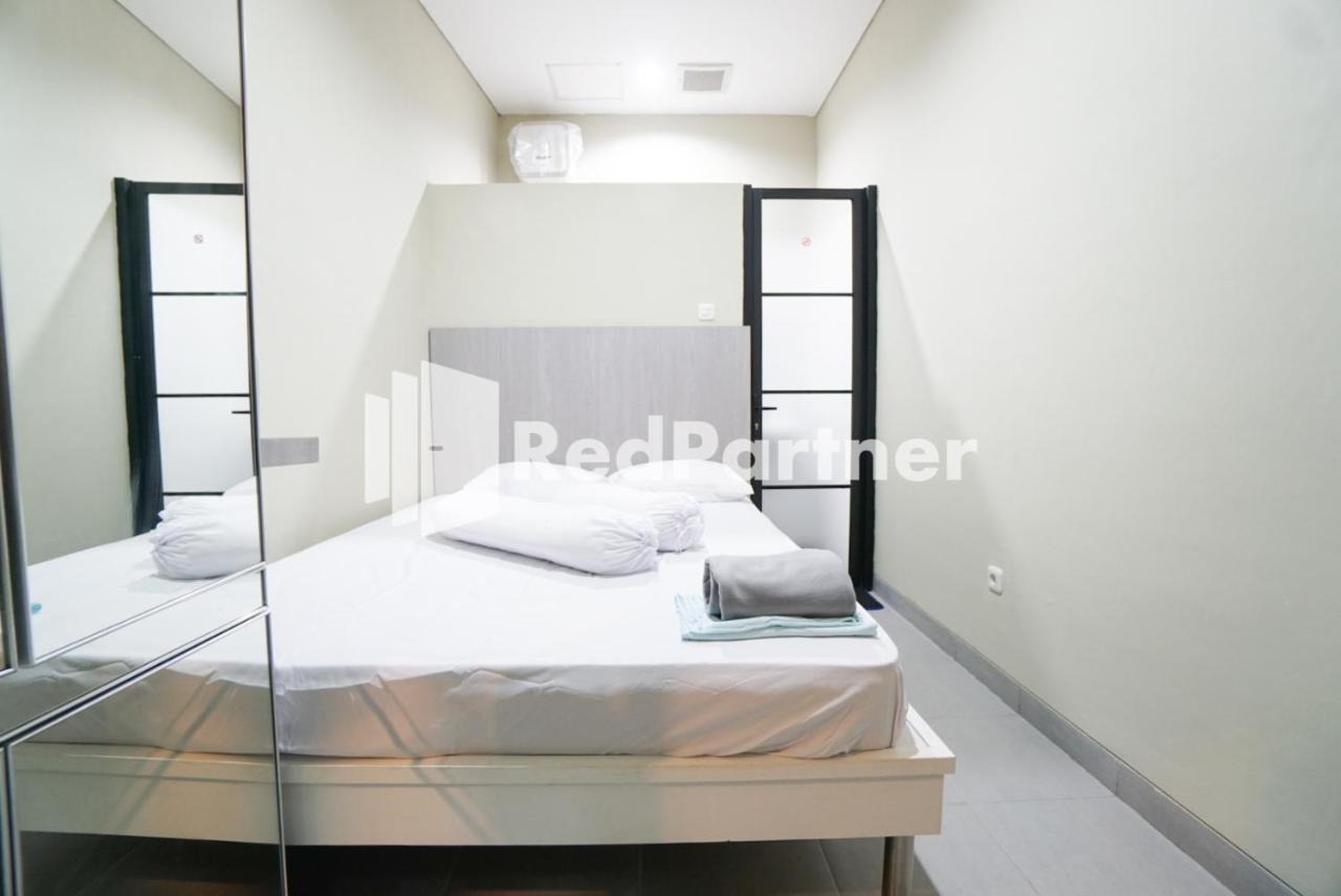 Tomang Gelong Guest House Syariah Mitra Reddoorz Jakarta Extérieur photo