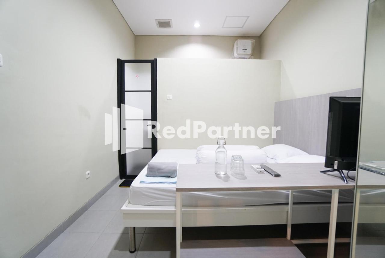 Tomang Gelong Guest House Syariah Mitra Reddoorz Jakarta Extérieur photo