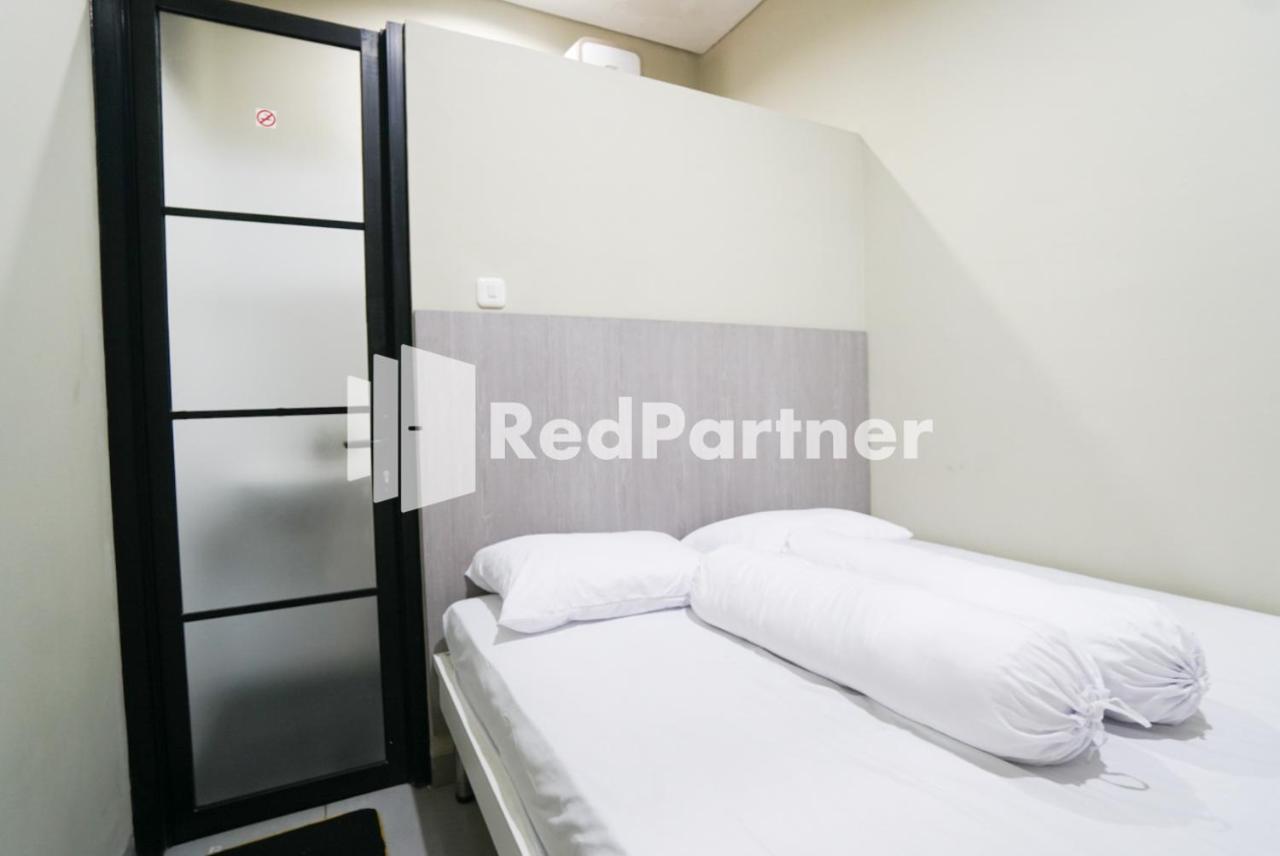 Tomang Gelong Guest House Syariah Mitra Reddoorz Jakarta Extérieur photo