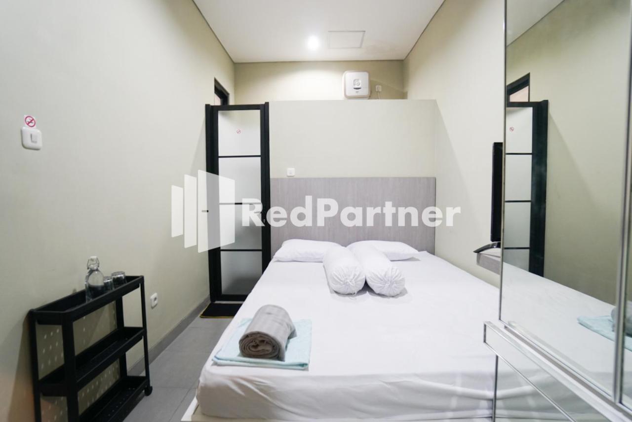 Tomang Gelong Guest House Syariah Mitra Reddoorz Jakarta Extérieur photo