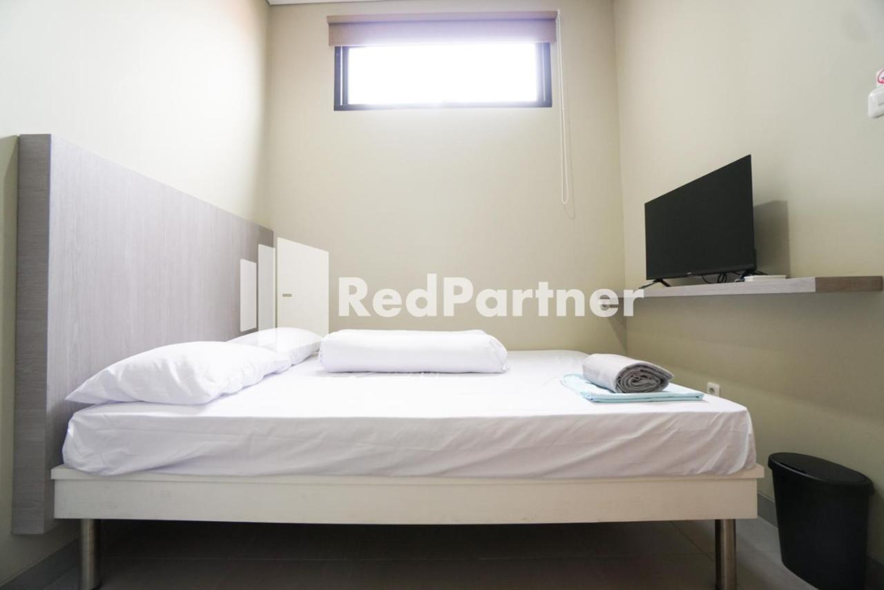 Tomang Gelong Guest House Syariah Mitra Reddoorz Jakarta Extérieur photo