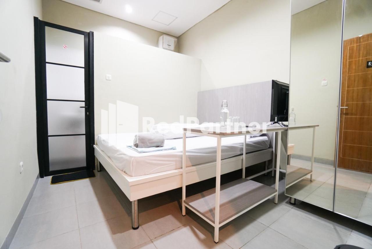 Tomang Gelong Guest House Syariah Mitra Reddoorz Jakarta Extérieur photo