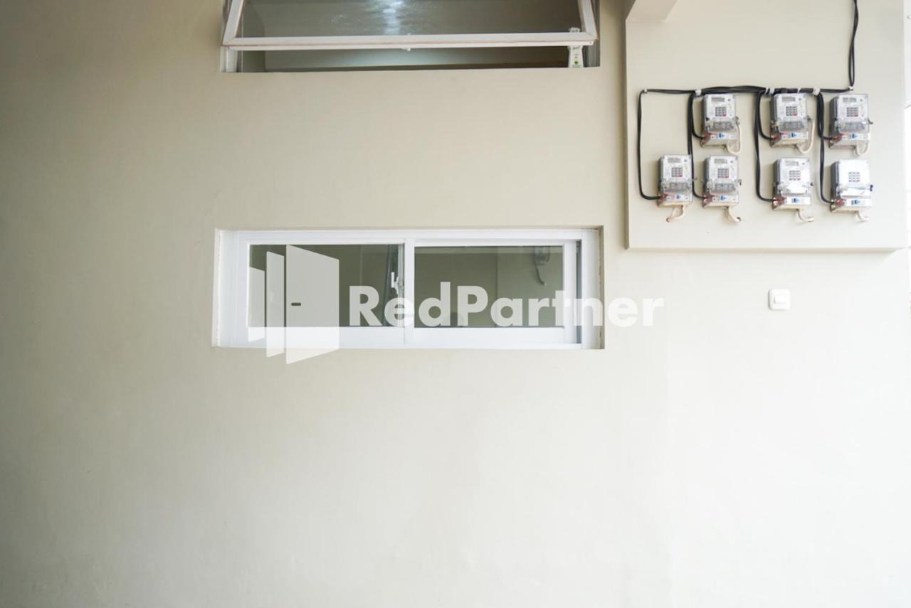 Tomang Gelong Guest House Syariah Mitra Reddoorz Jakarta Extérieur photo