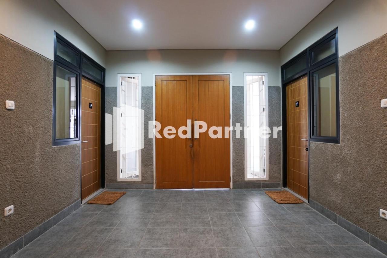 Tomang Gelong Guest House Syariah Mitra Reddoorz Jakarta Extérieur photo