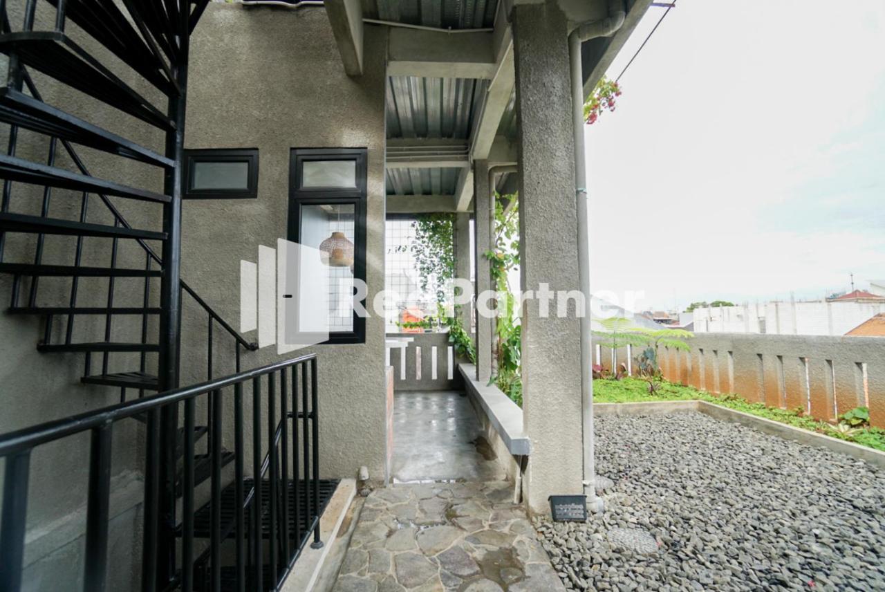 Tomang Gelong Guest House Syariah Mitra Reddoorz Jakarta Extérieur photo