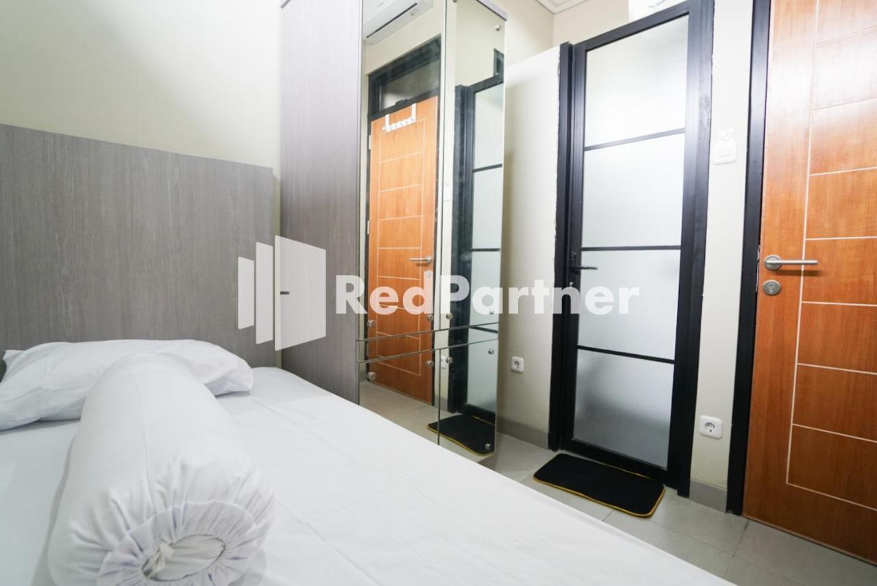Tomang Gelong Guest House Syariah Mitra Reddoorz Jakarta Extérieur photo