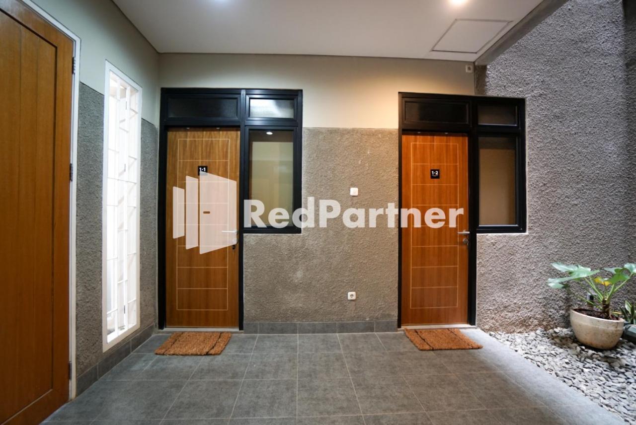 Tomang Gelong Guest House Syariah Mitra Reddoorz Jakarta Extérieur photo